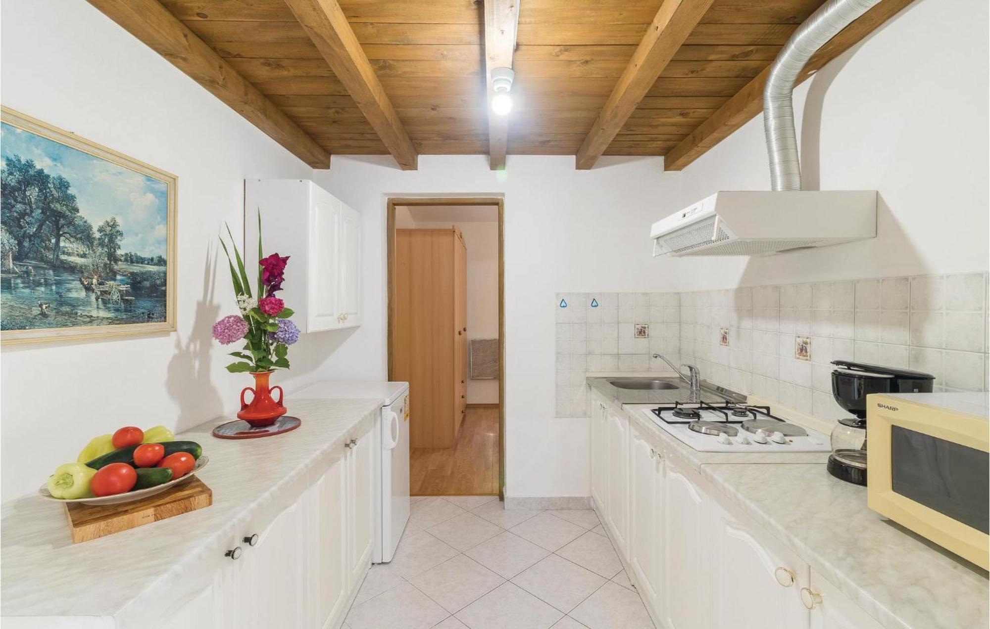 2 Bedroom Amazing Home In Пула Екстер'єр фото